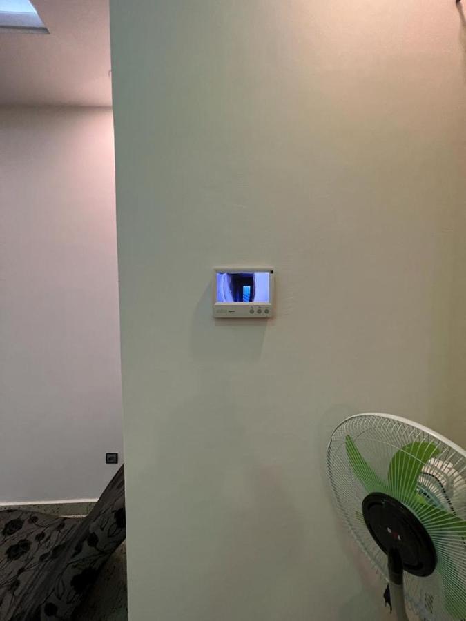 Smb-Gn Residence Lambandji - Electricite Et Wifi H24 科纳克里 外观 照片