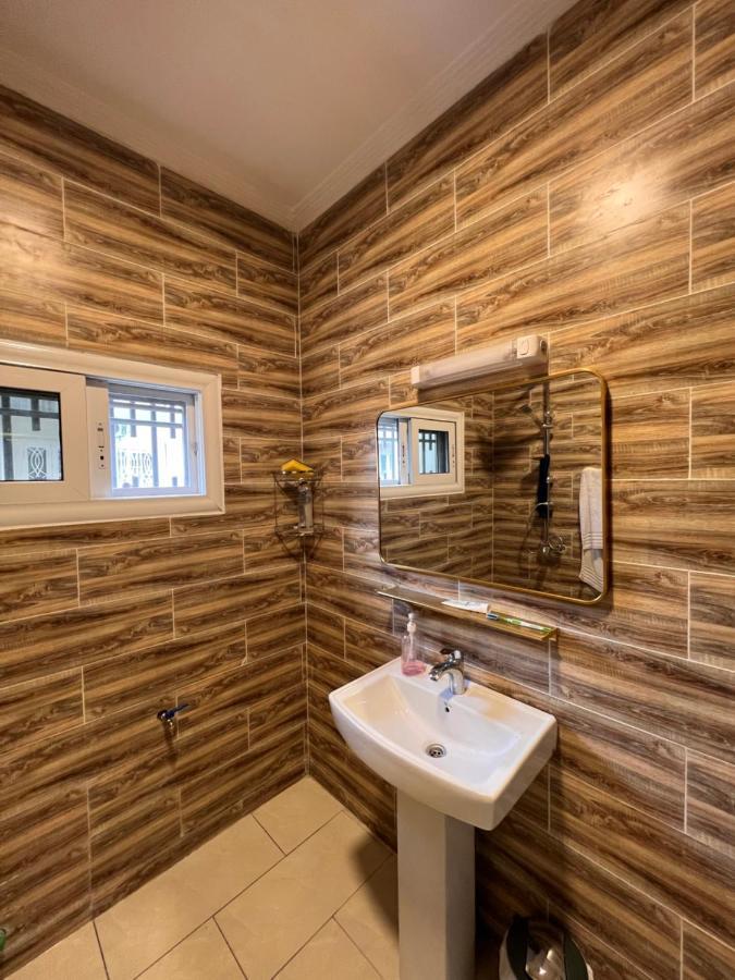 Smb-Gn Residence Lambandji - Electricite Et Wifi H24 科纳克里 外观 照片